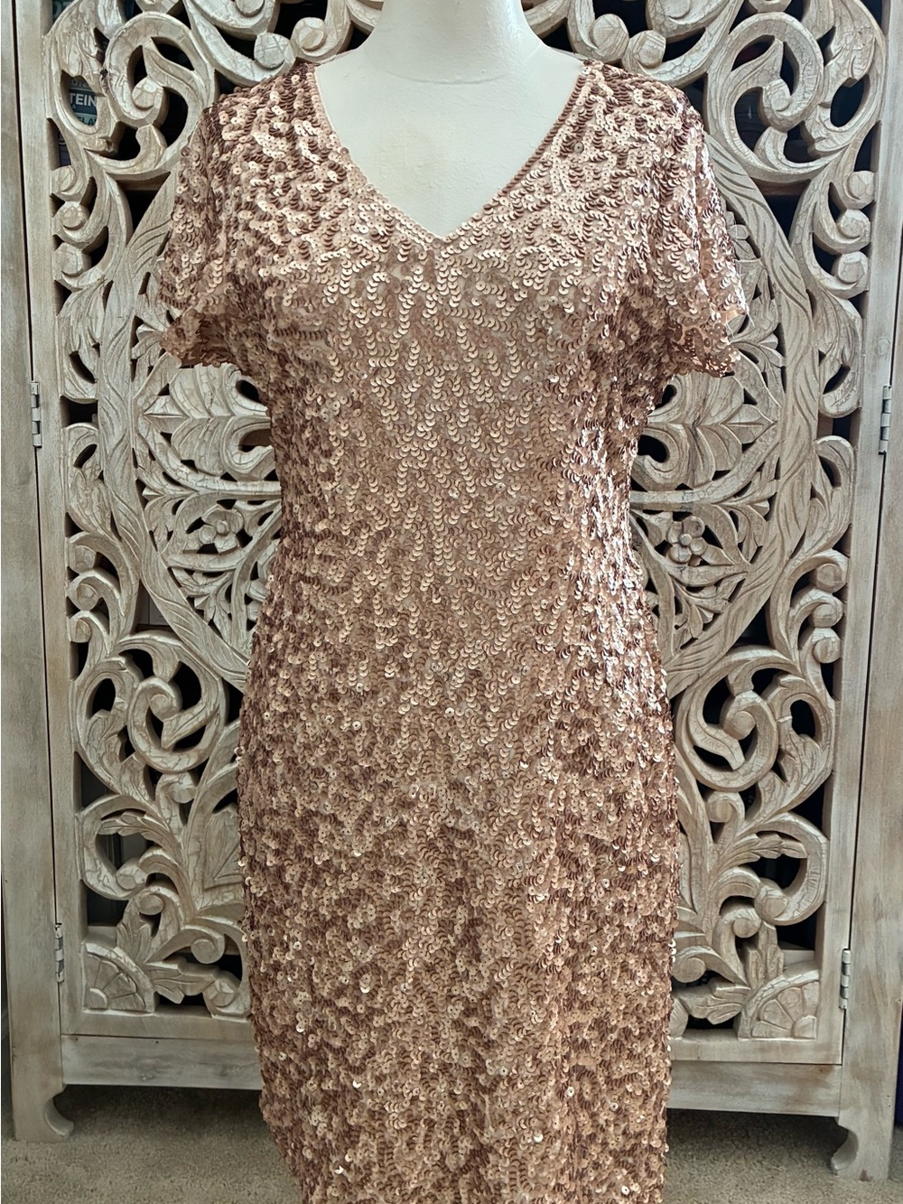 Sequin V-Neck Cocktail Dress in Champagne Gold 🥂👗✨
